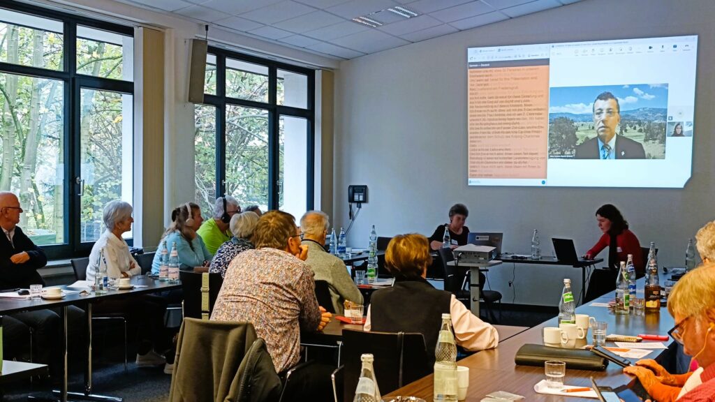 zdjęcie przedstawia uczestników seminarium na sali konferencyjnej